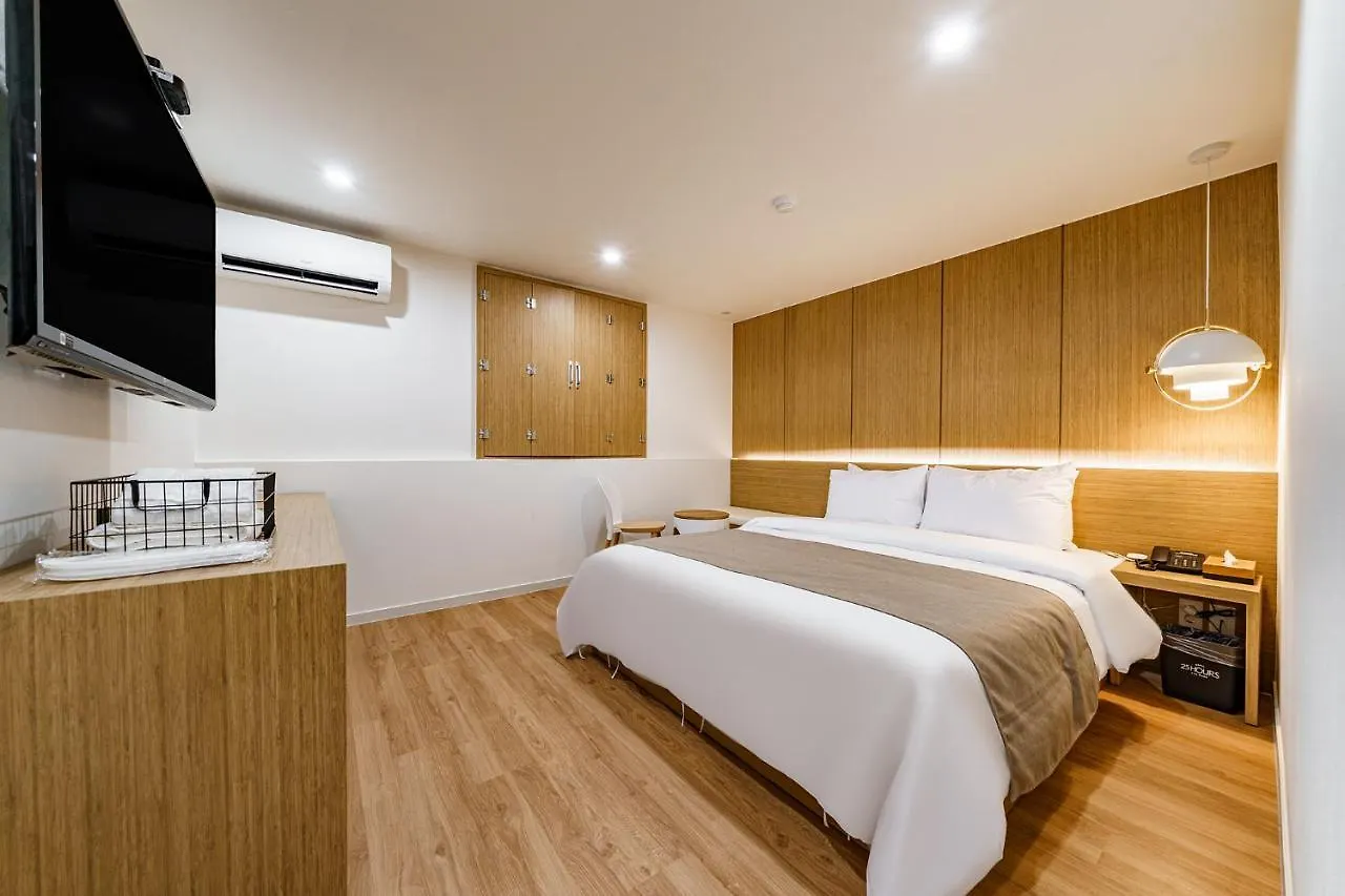25Hours Hotel Busan 2*,